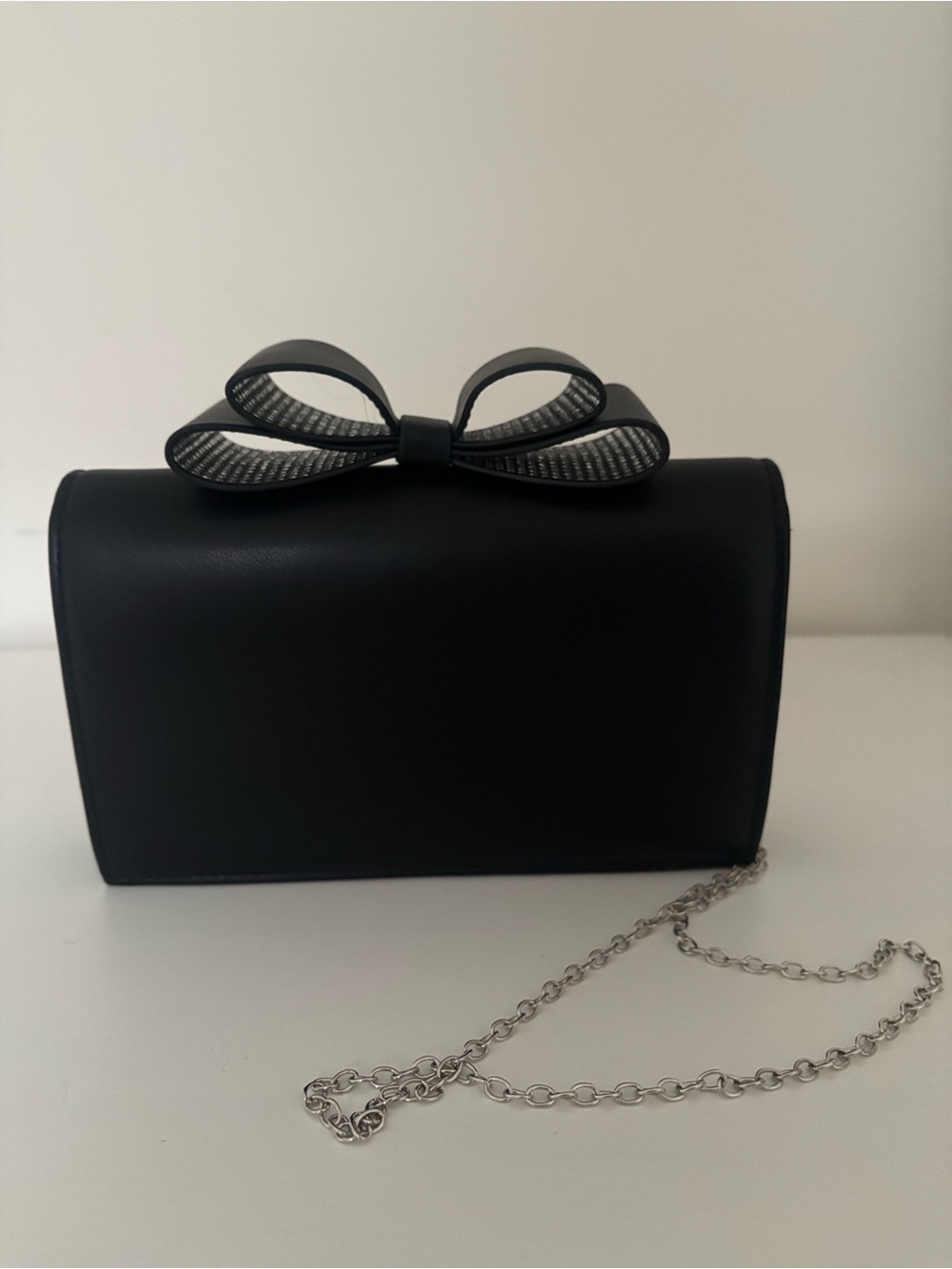 Stunning Brand New Le Chateau Black Bow Accent Chain Crossbody Bag Clutch